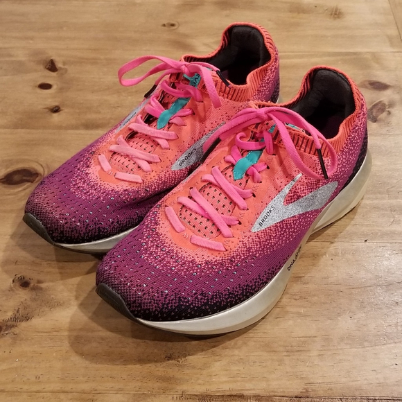 Brooks Levitate 2 Pink Purple Silver Running Shoes Womens Size 8 - Picture 3 of 11